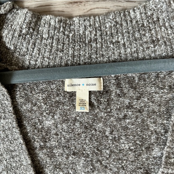 Urban Outfitters Slouchy Sweater - Picture 3 of 3